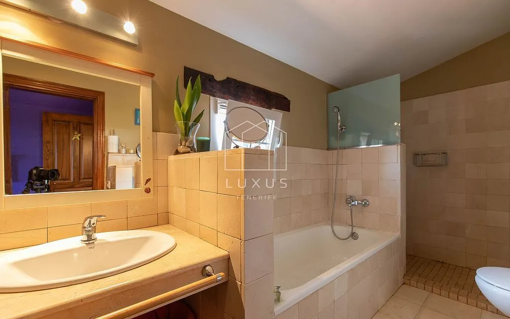 Salles de bain - Luxury Villa with Pool in El Sauzal