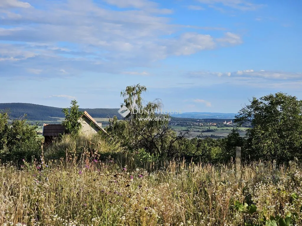 Giardino - Vineyard Plot with Panoramic View in Köveskál