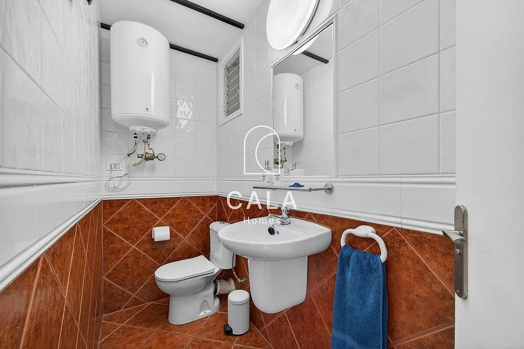 Salles de bain - Apartment with Pool and Balcony in Mesa del Mar