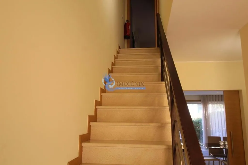 Toad - Luxury Townhouse with Sea Views in Patroves