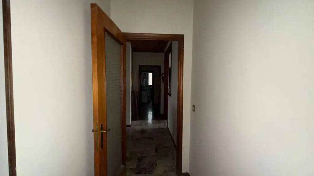 Esik - Spacious Apartment with Balconies in Piacenza
