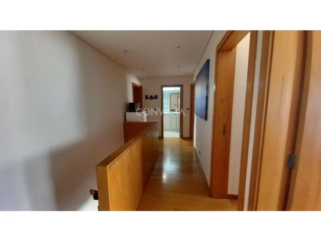 Entrée - Luxury Duplex with Gym in Maia Centre