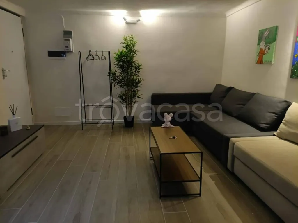 Soggiorno - Modernised Apartment with Balcony in Turin