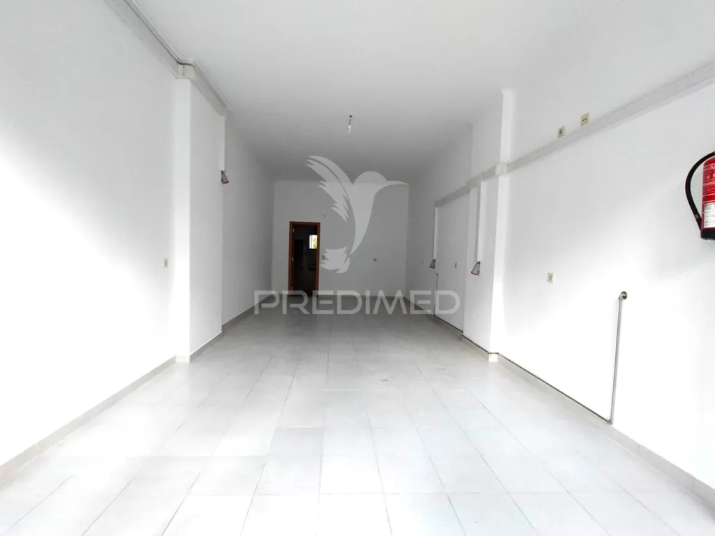 Esik - Commercial Space with High Visibility in Belas