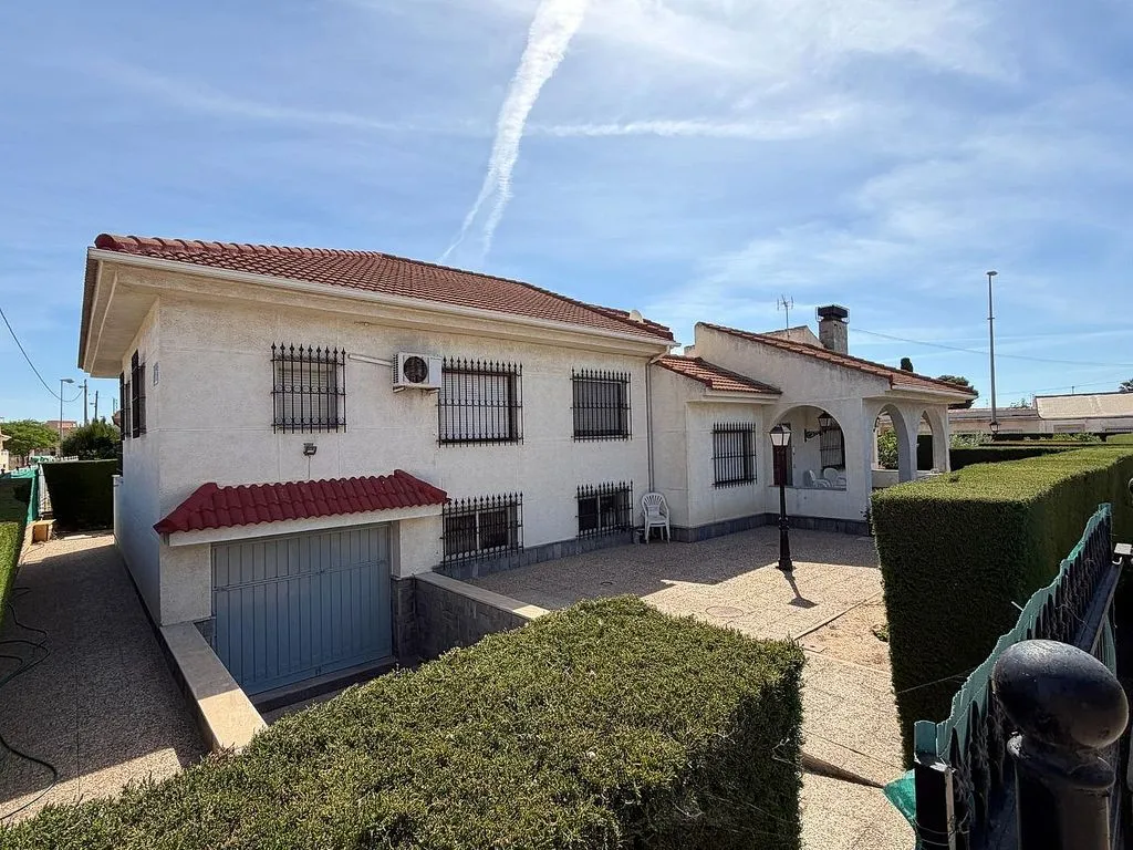 Välivaade - Chalet with Pool and Terrace in La Puebla