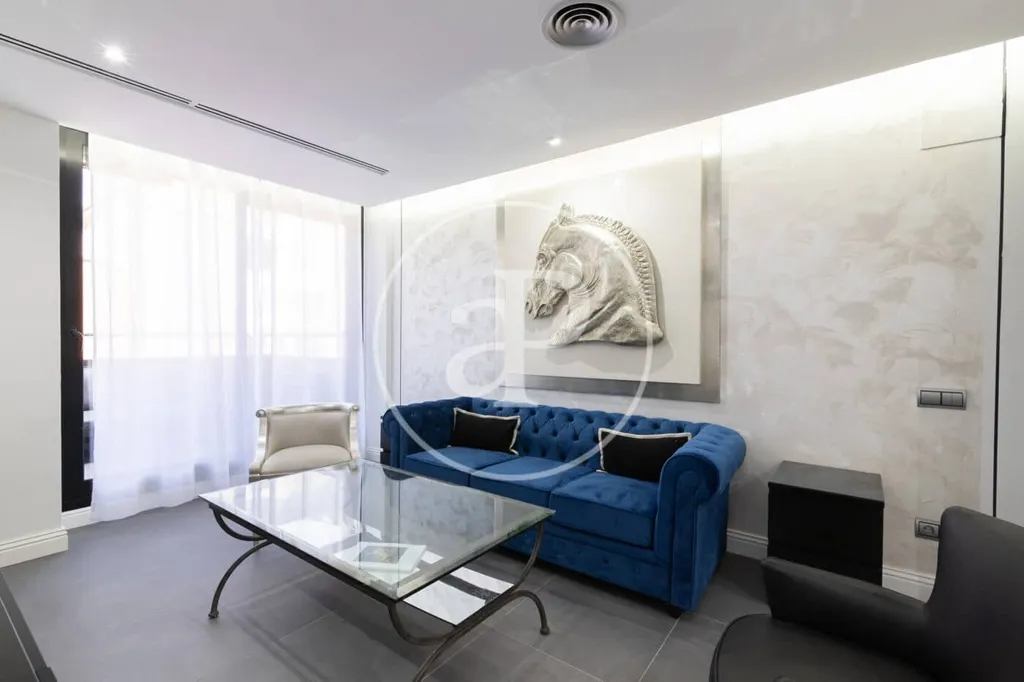 Elutuba - Modernised Attic Apartment with Terrace in Eixample Dreta
