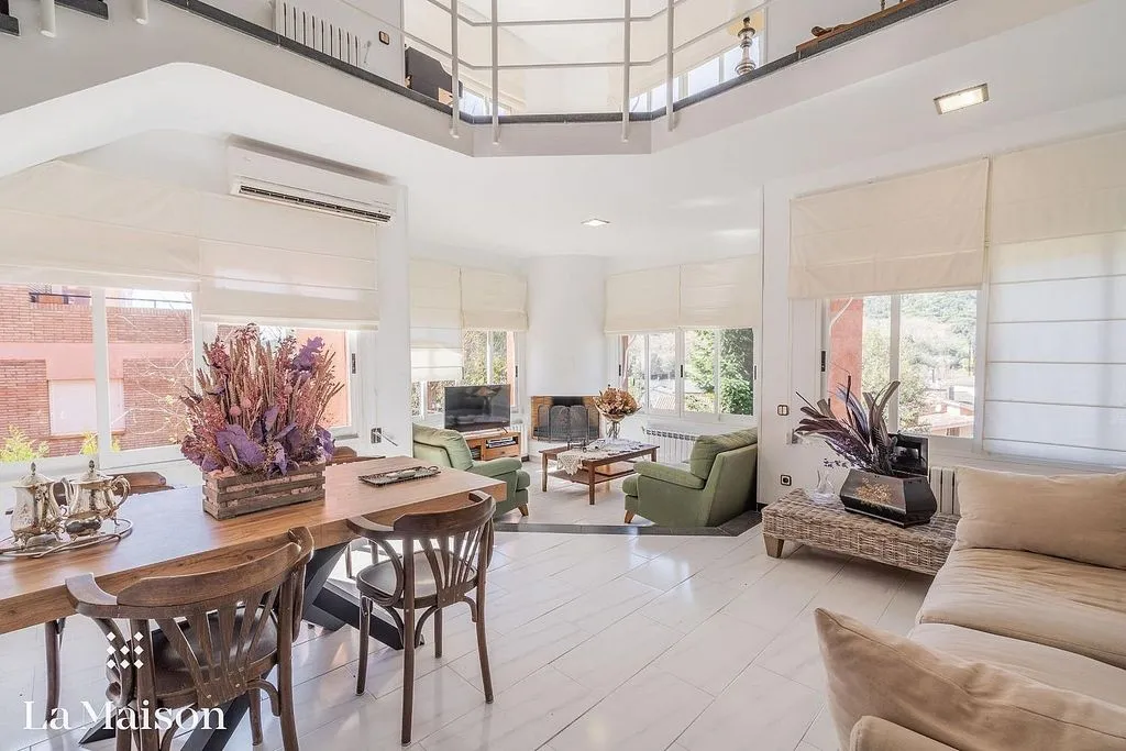 Dining Room - Luxury House with Pool in Arenys de Munt