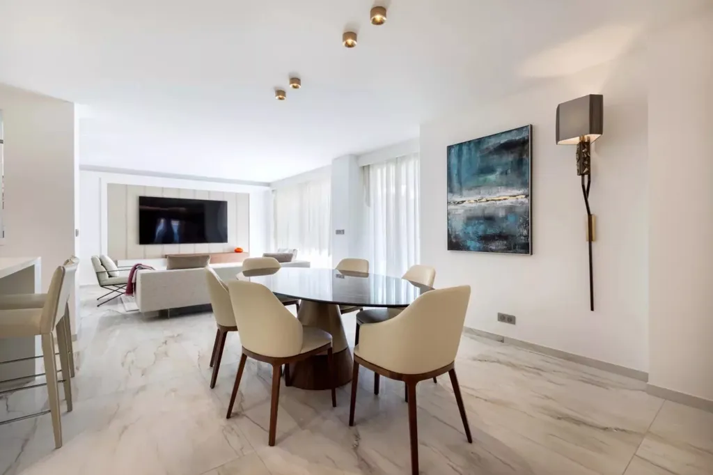 Söögituba - 2-Bedroom Apartment with Sea View in Cannes Croisette