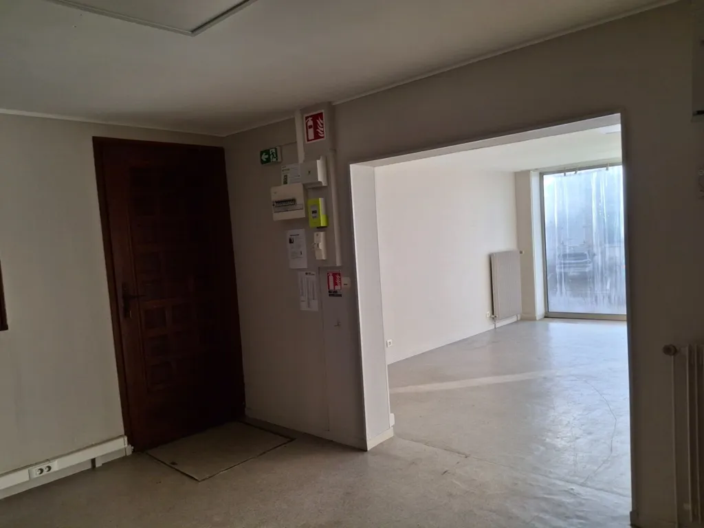 Hallway - Mixed-Use Building with Commercial Space in Saint-Dizier