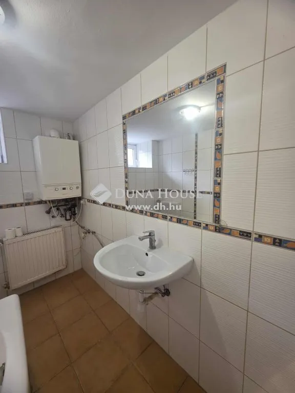 Bagni - 4-Bedroom Apartment with Garden in Pécs