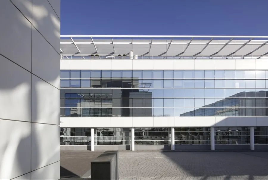 Extérieur - Bureaux Contemporains à Mamer avec Parkings