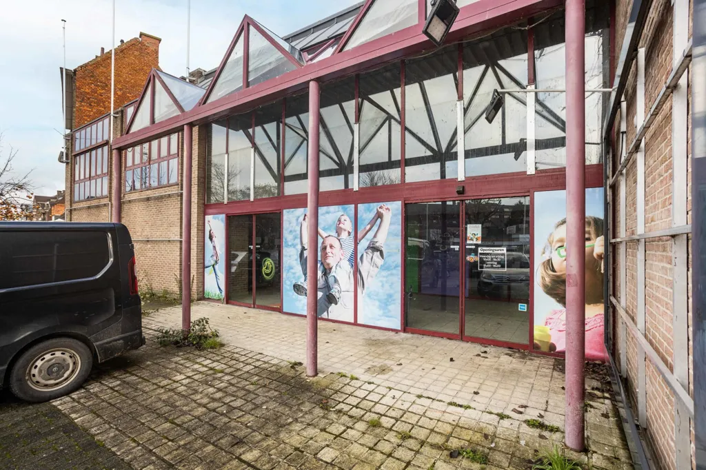 Extérieur - Bâtiment pour usage mixte avec parking à Geraardsbergen