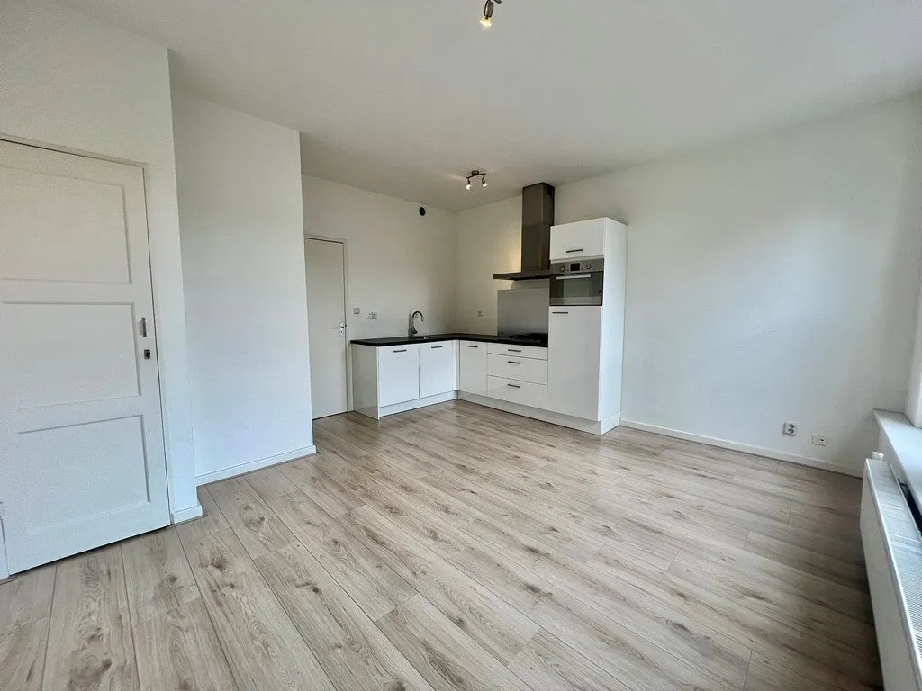 Cuisine - Furnished Studio with Balcony in Rotterdam Vreewijk