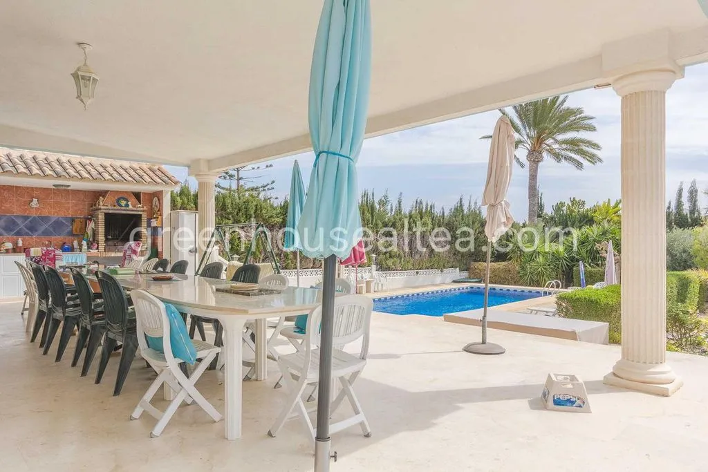 Terrace - Luxury Villa with Pool in L'Alfàs del Pi