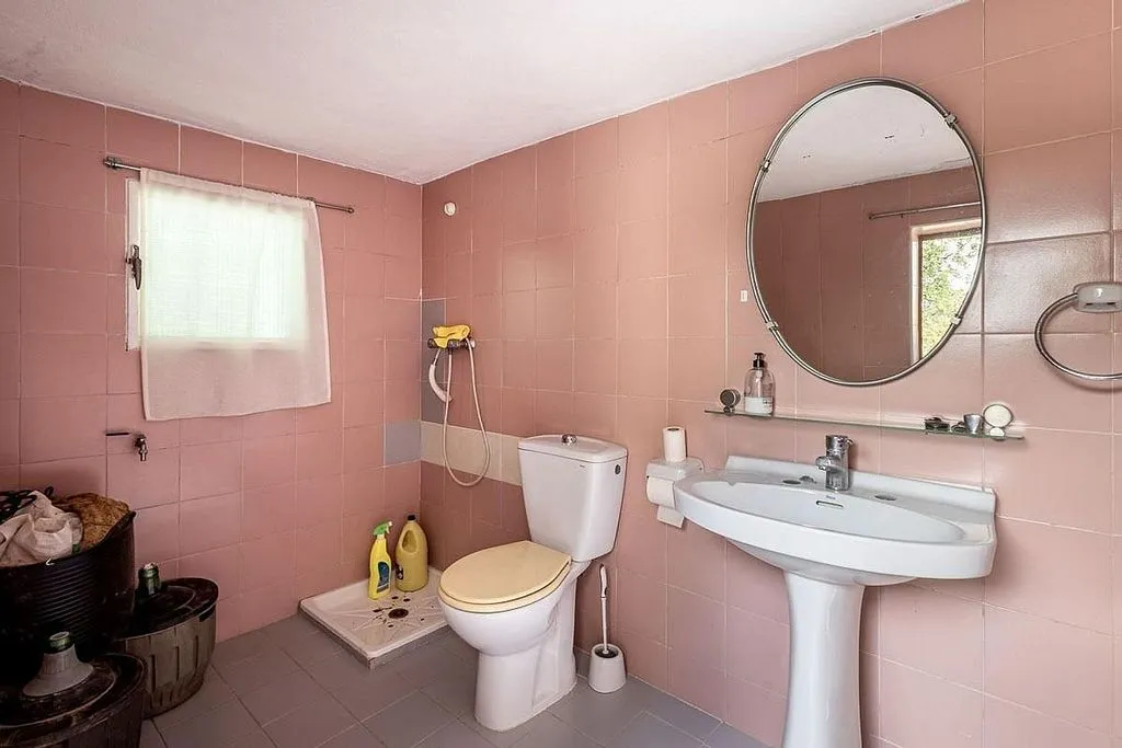 Bathrooms - Rustic Farmhouse with Olive Grove in Monachil