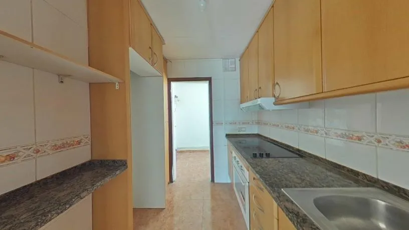 Cuisine - Family-orientated Flat with Balcony in Mataró