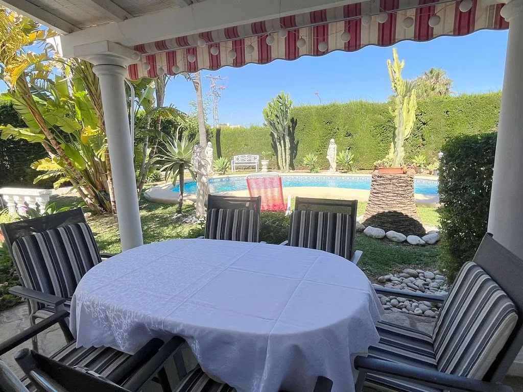 Terrazza - Chalet with Pool and Terrace in Els Poblets