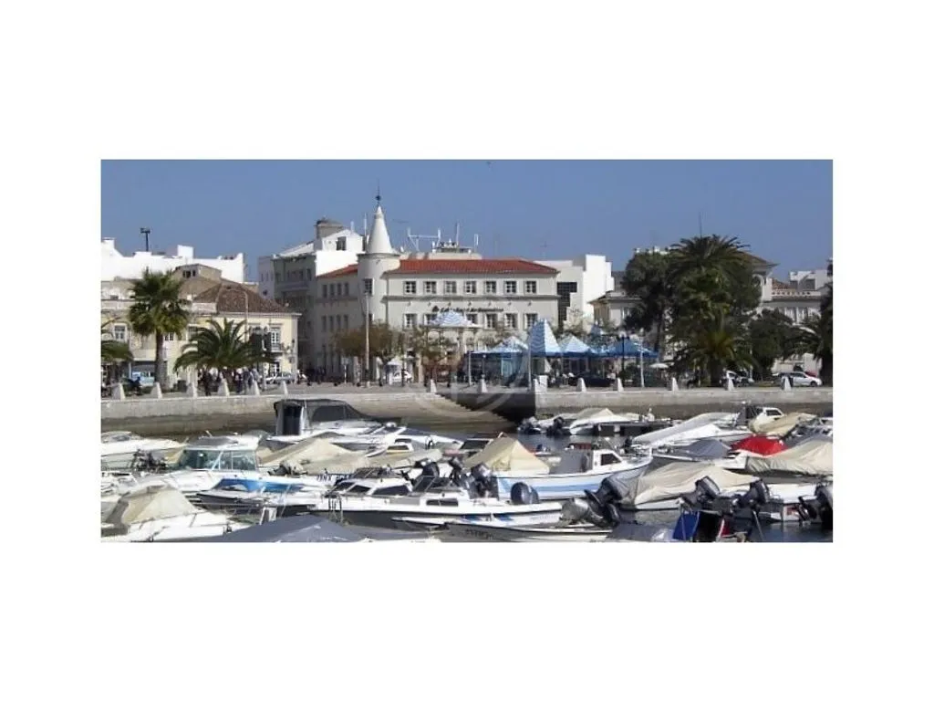 3-Bedroom Semidetached House in Faro Centre