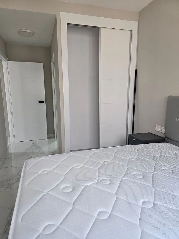 Chambres - Modern Flat with Garage in Central Location