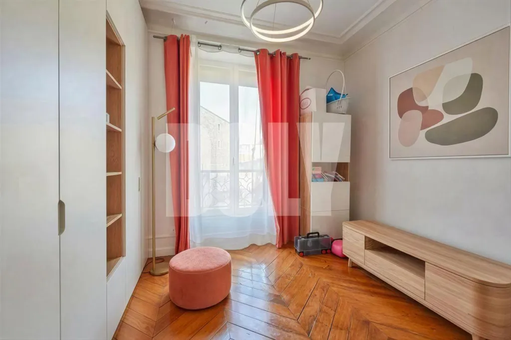 Bedrooms - 5-Piece Apartment with Balcony in Saint-Mandé