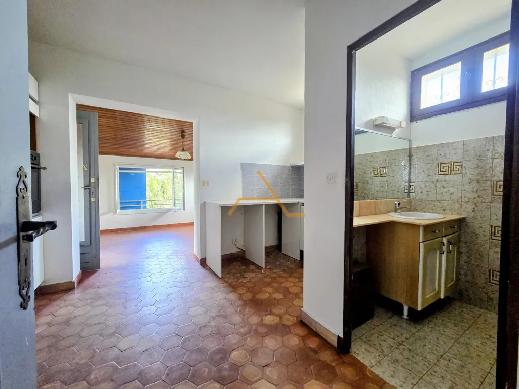 Bathrooms - Villa with Pool in Tulette, Drôme Provençale