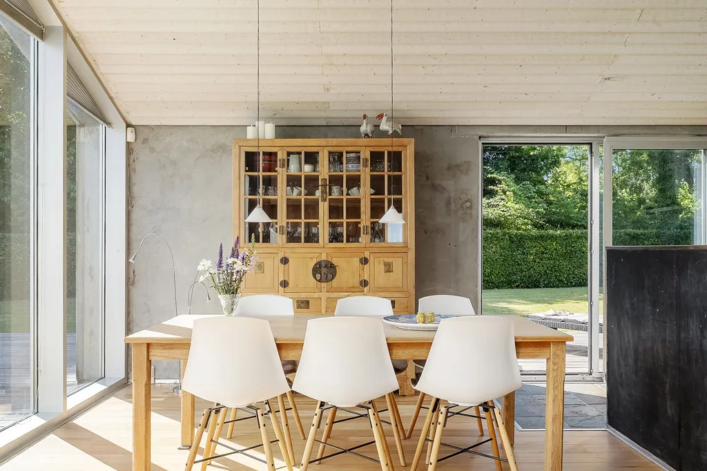 Sala da pranzo - Architectural Holiday Home with Water View in Snaptun