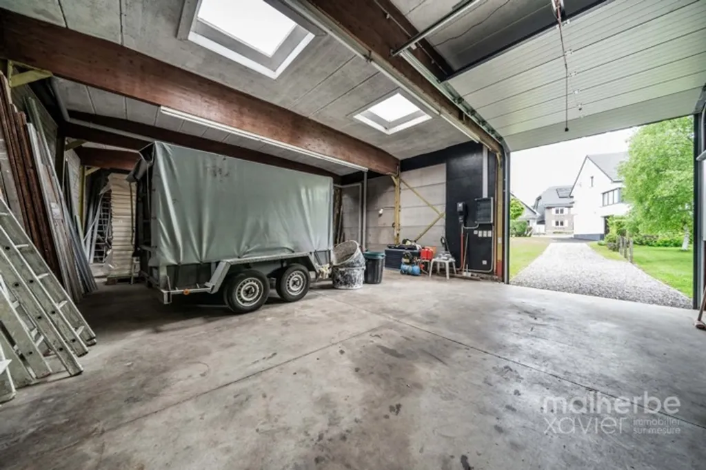 Garage - Ensemble Immobilier Rénové avec Habitation et Garages à Elsenborn
