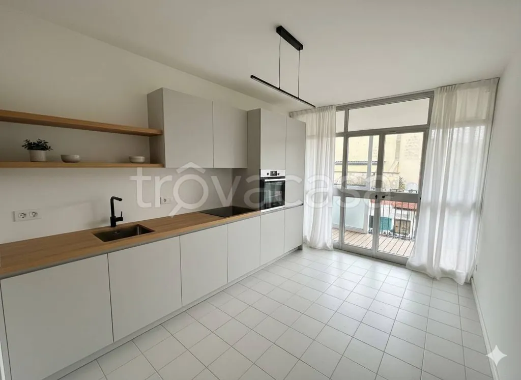 Kitchen - Completely Refined Bifamiliar in Central Ferrara