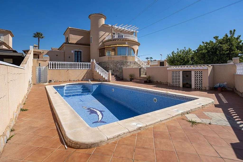 Bassein - Spanish-Style Villa with Pool in Benijofar