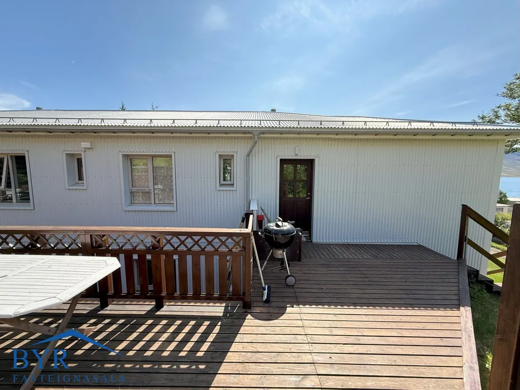 Terrasse - Duplex with Fireplace in Neskaupstaður