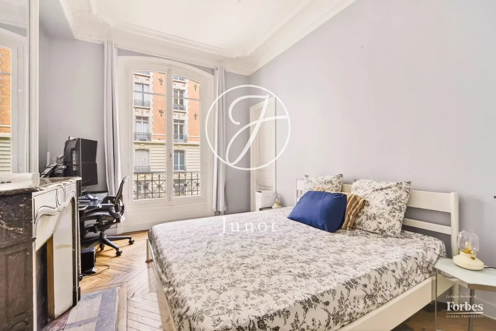 Chambres - Appartement avec Cheminée et Jardin à Paris 9ème