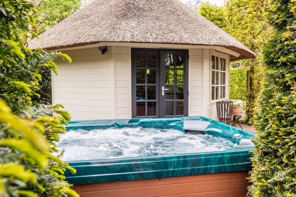 Terrasse - Luxury Villa with Jacuzzi in Oostvoorne
