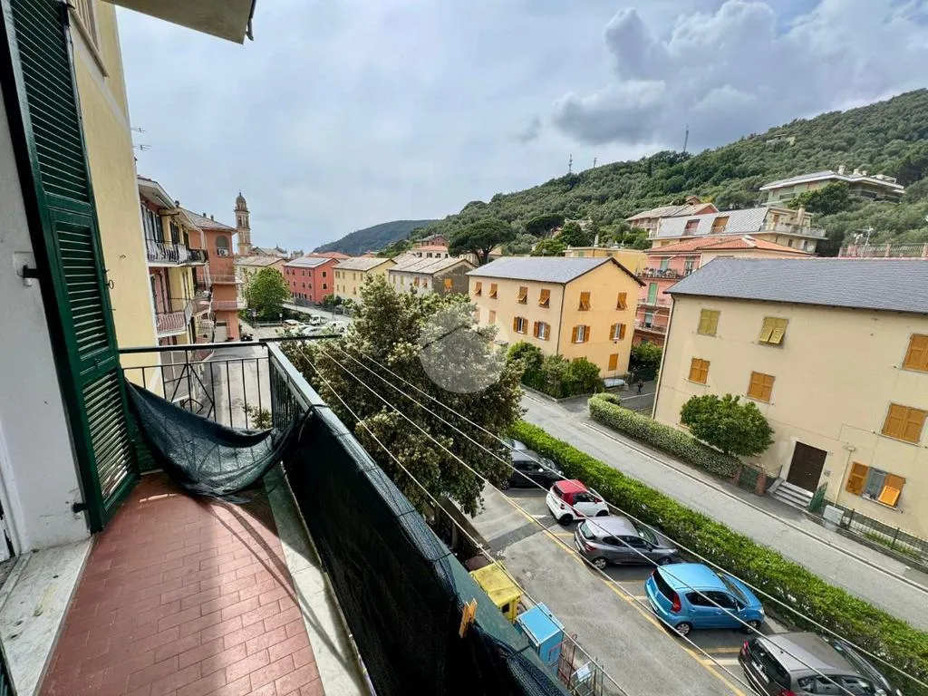 Rõdu - 4-Room Apartment with Balcony in Moneglia