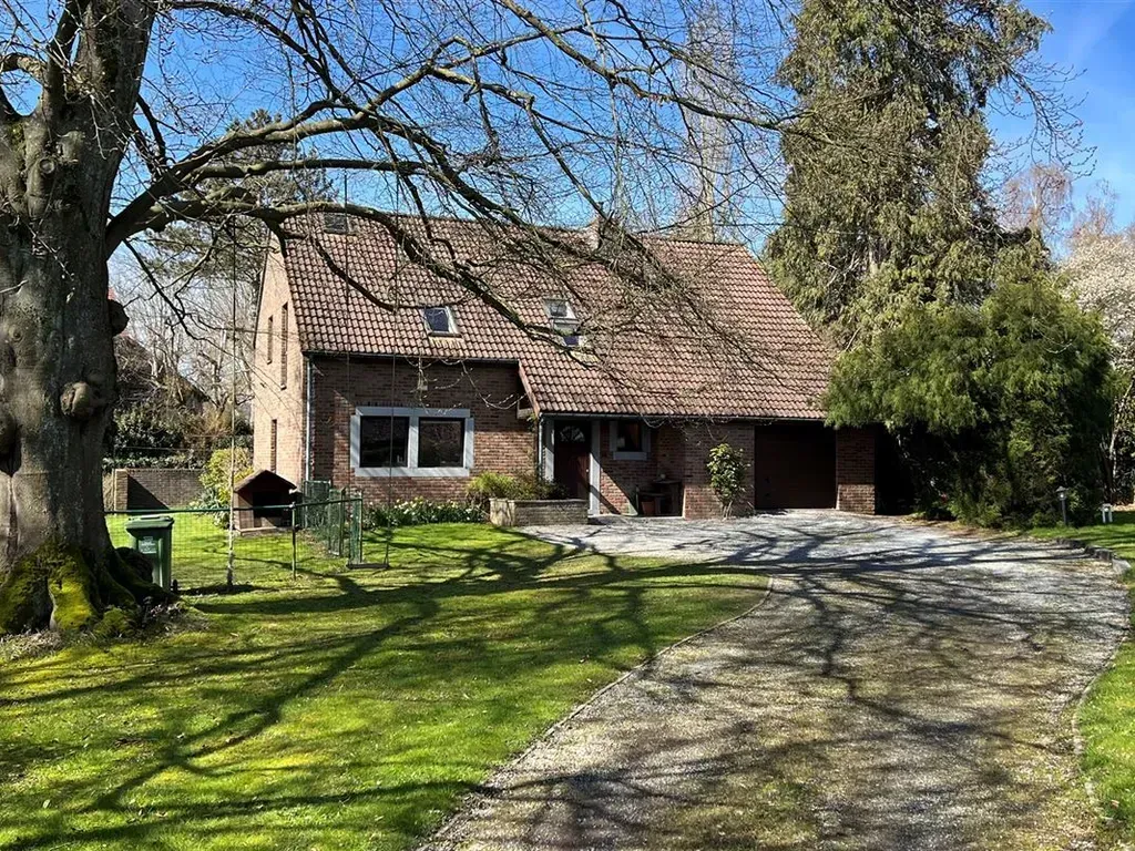Jardin - Villa avec Jardin et Étang à Embourg