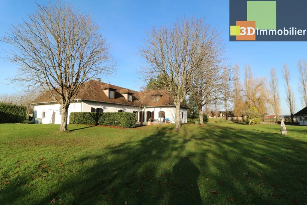 Jardin - Maison de Campagne avec Piscine et Jardin à Dole
