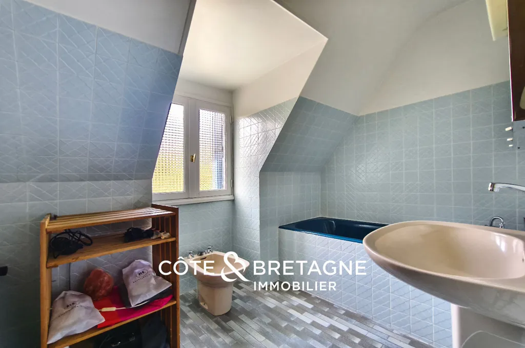 Salles de bain - Maison avec Vue Panoramique sur l'Estuaire du Trieux à Lézardrieux