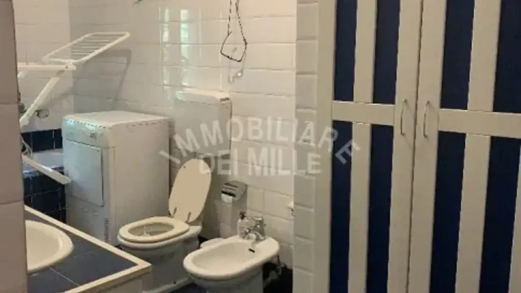 Bathrooms - Single House with Workshop in Cadelbosco di Sopra