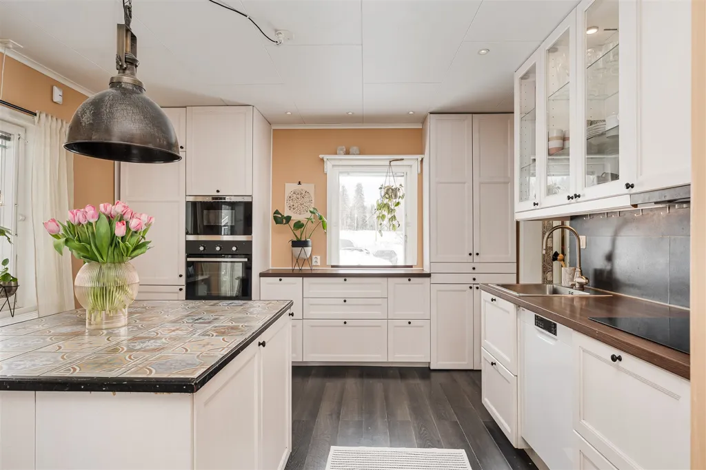 Kitchen - Charming Older House with Garden in Ramvik