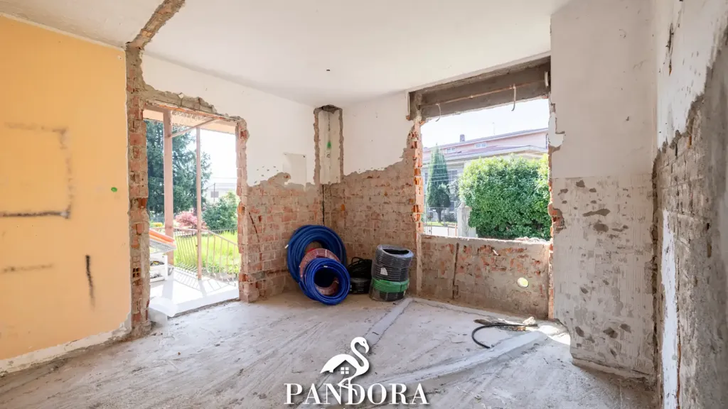 Toad - Rustic-Style Semi-Detached Villa with Terrace in Lonate Pozzolo