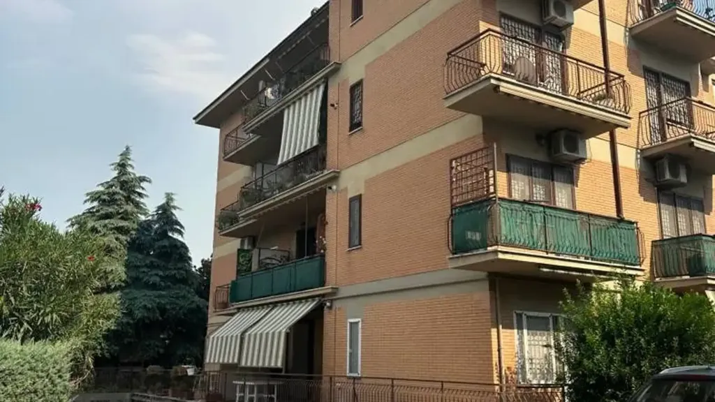 Apartment with Terrace in Via Morolo, Rome
