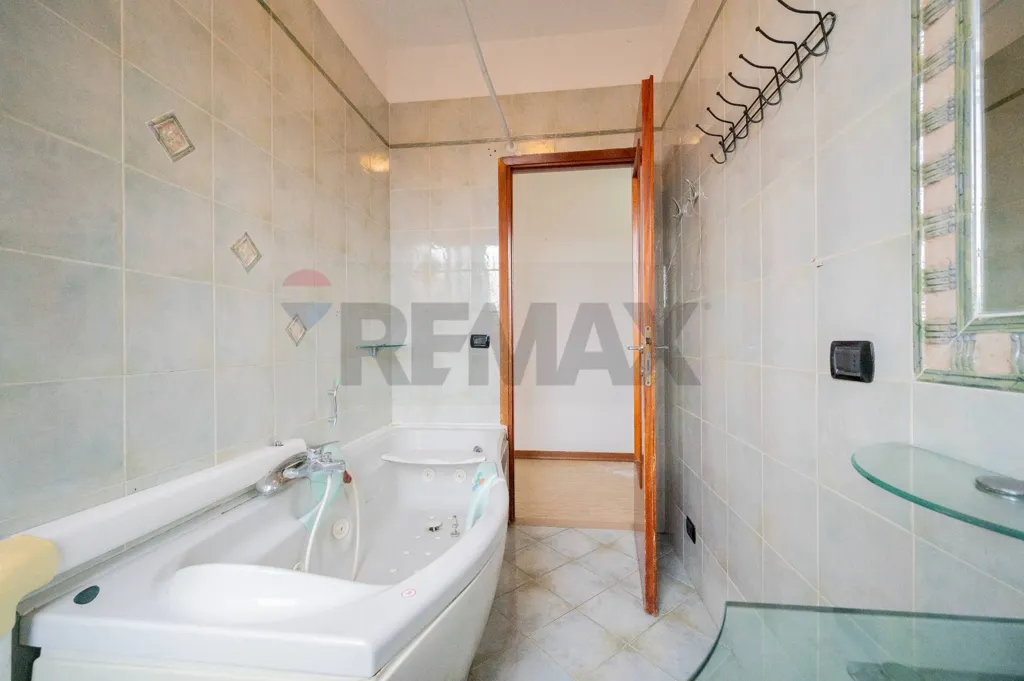Vannitoad - Spacious Apartment with Panoramic View in Guastalla Centre