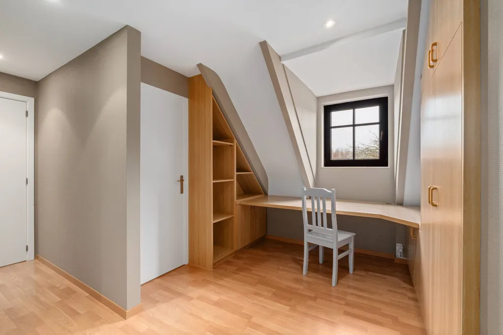 Bureau - Villa Spacieuse avec Grand Jardin à Diegem
