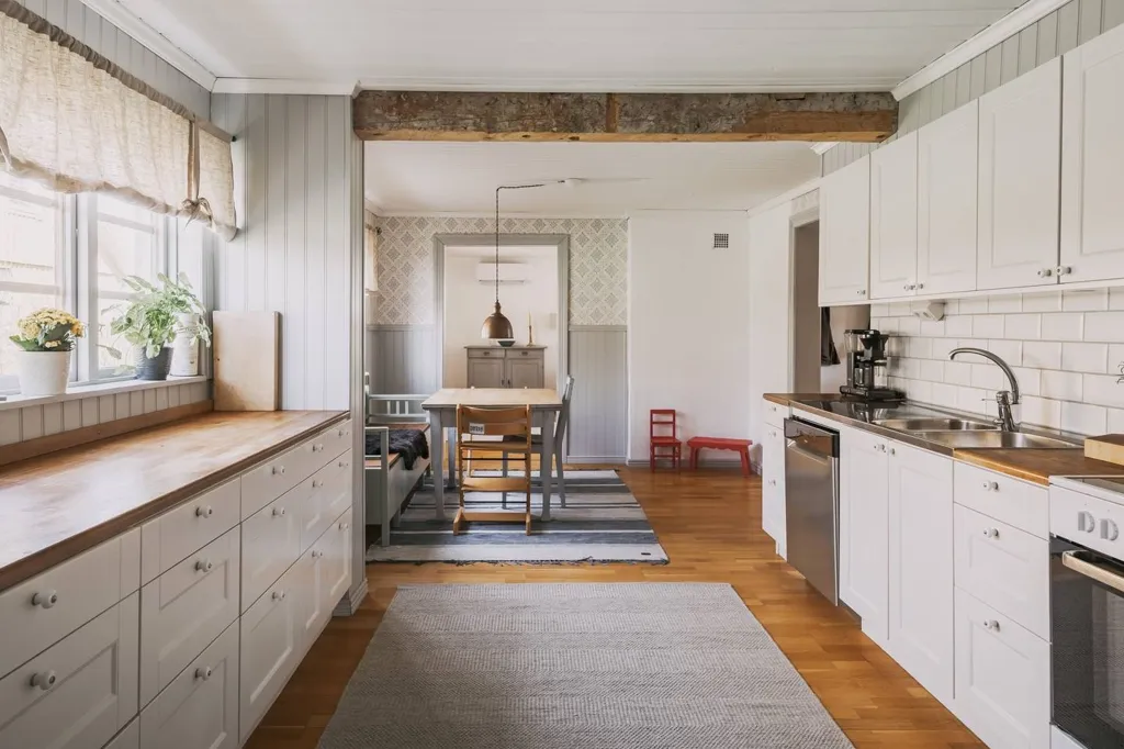 Cuisine - Charming Red Villa with Countryside View in Jula
