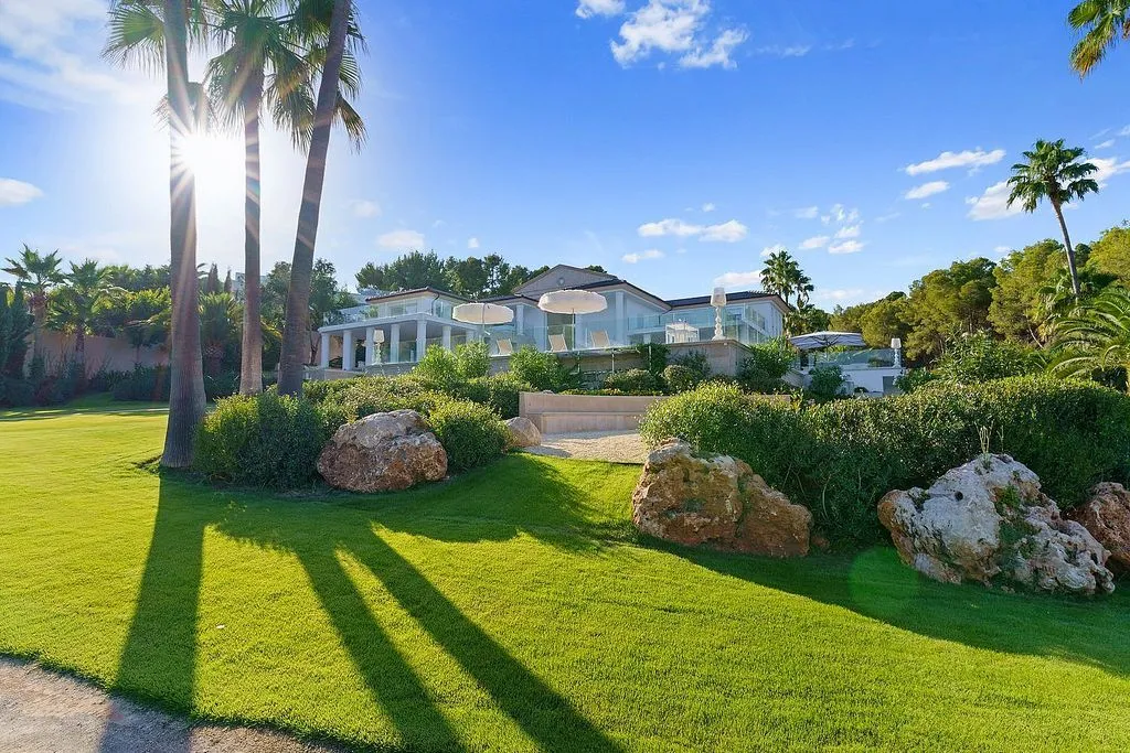 Välivaade - Neoclassical Villa with Pool in Son Vida