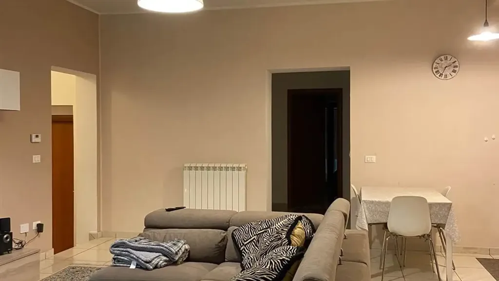 Séjour - Rear-Facing Apartment with Terrace in Cosenza