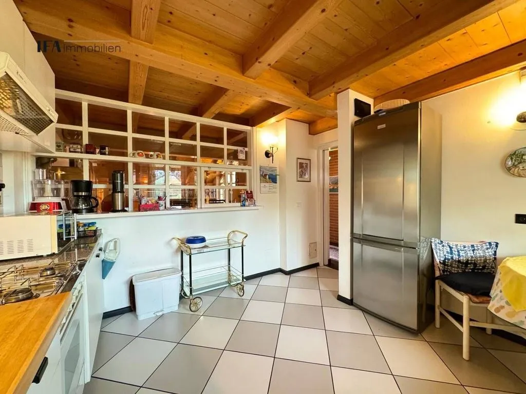 Cuisine - Luxury 2-Bedroom Apartment with Balcony in Neumarkt
