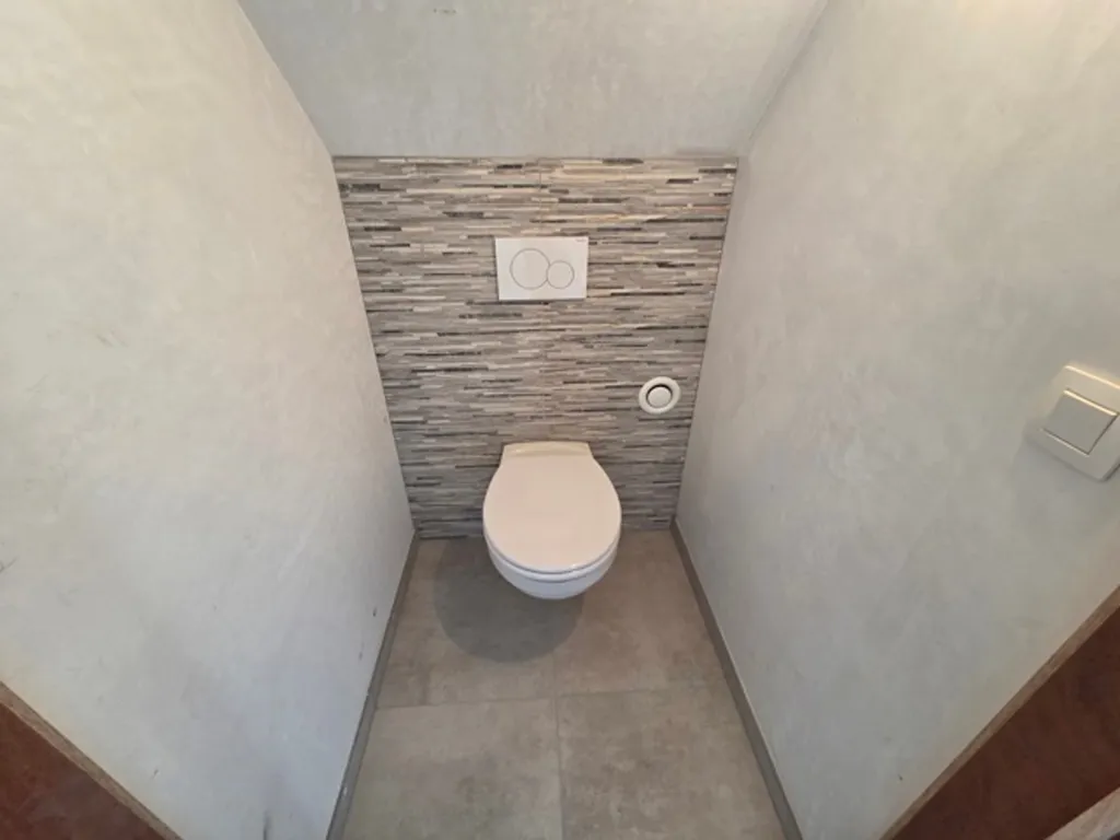 Salles de bain - Maison semi-détachée avec terrasse et jardin à proximité