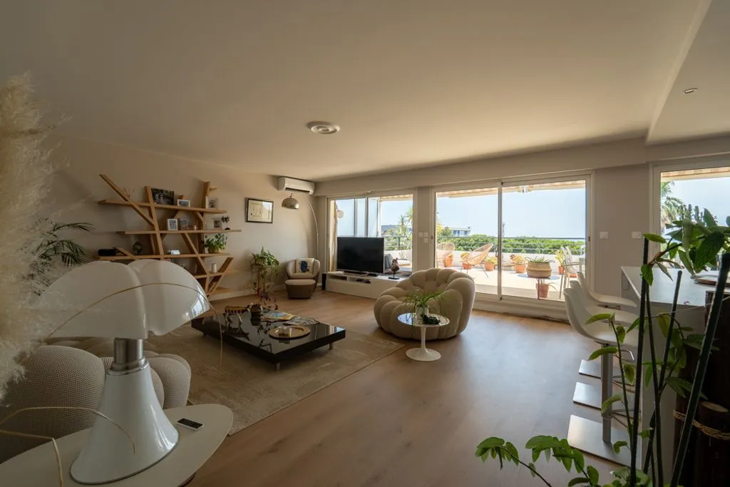 Living Room - Luxury Apartment with Sea View in Sète
