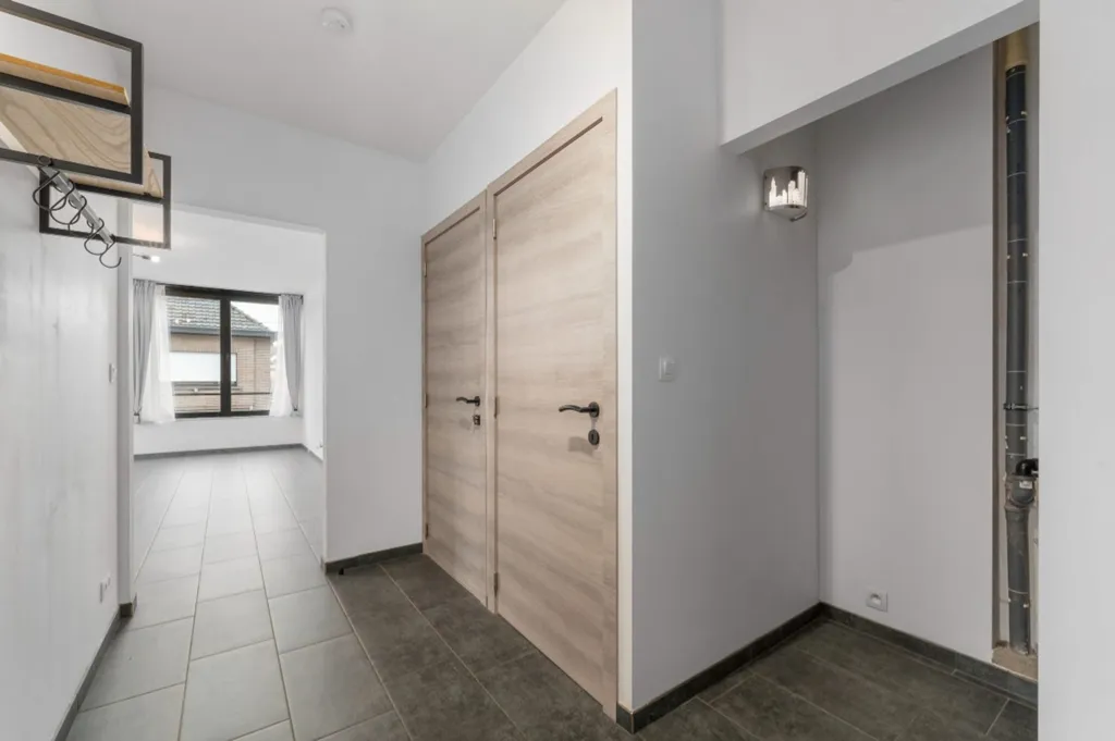 Hallway - Semi-Open Apartment with Parking in Buggenhout