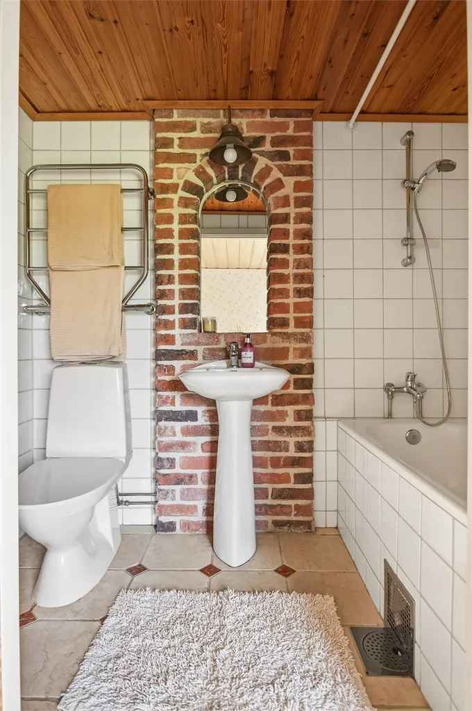 Salles de bain - Renovated Holiday Home with Pool in Ängby